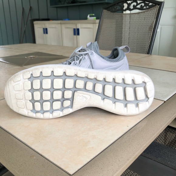 Nike’s - Picture 3 of 4